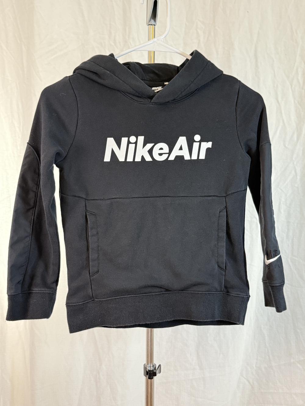 Nike Youth Standard Fit Black NikeAir Pullover Hoodie sz XS (7-8)